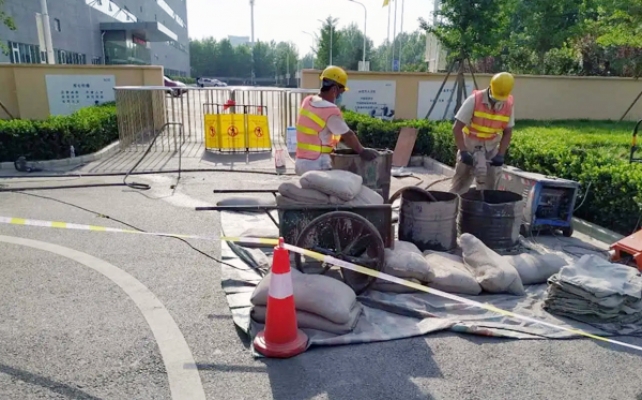 房屋加固改造中地基灌漿是如何操作的？